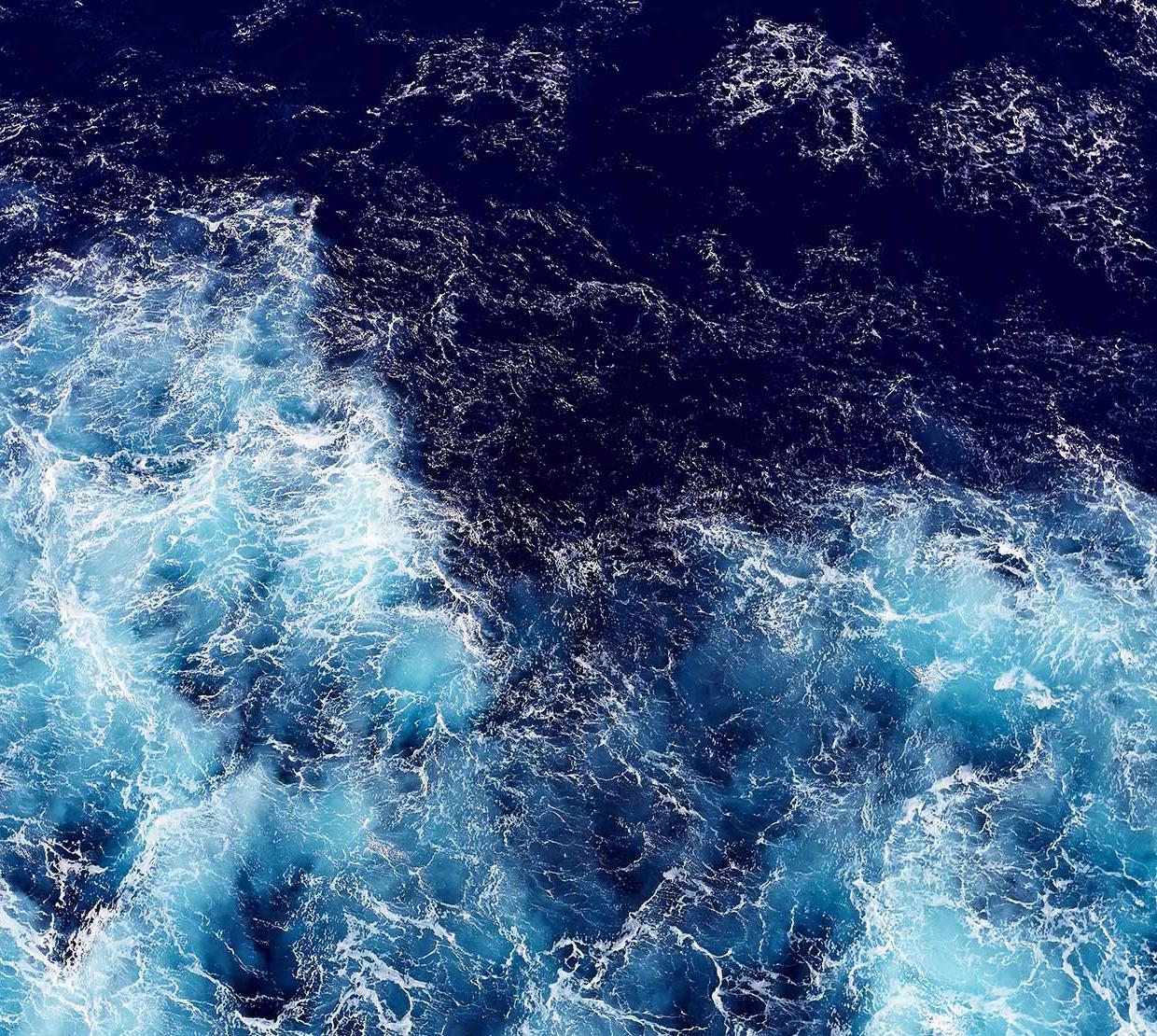 ocean wave forming